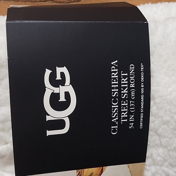 UGG - Picture 3 of 6